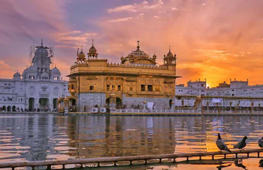 कंकाल को पगड़ी पहनकर जूतों सहित श्री हरमंदिर साहिब परिसर में घूमते हुए दिखाया, SGPC ने शुरू की जांच