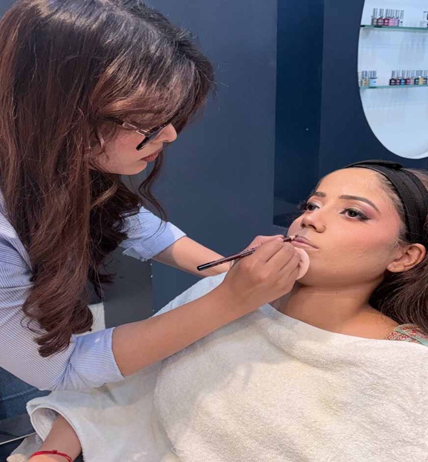 मुख्यमंत्री युवा योजना’ से बदली तकदीर, लखनऊ की खुशी बनीं महिला उद्यमिता की नई पहचान