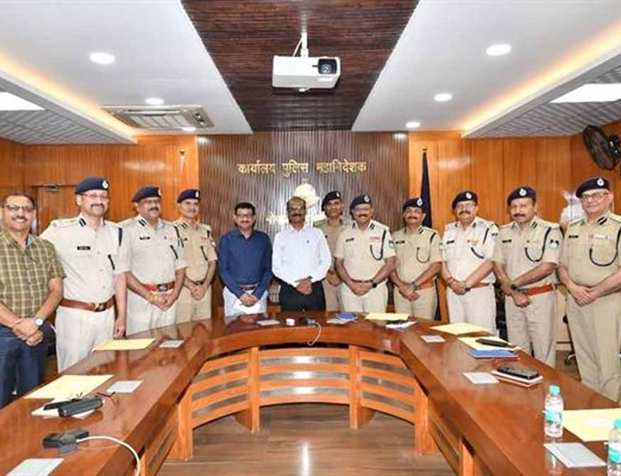 पुलिस महानिदेशक कैलाश मकवाणा ने आगामी भर्ती प्रक्रिया को और बेहतर बनाने हेतु उप पुलिस महानिरीक्षकों के साथ की समीक्षा बैठक