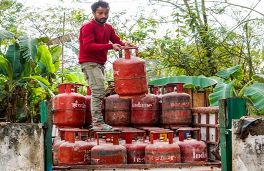 कालाबाजारी पर मुख्यमंत्री योगी के निर्देश पर कड़ी कार्रवाई, 5813 जगहों पर पड़े छापे