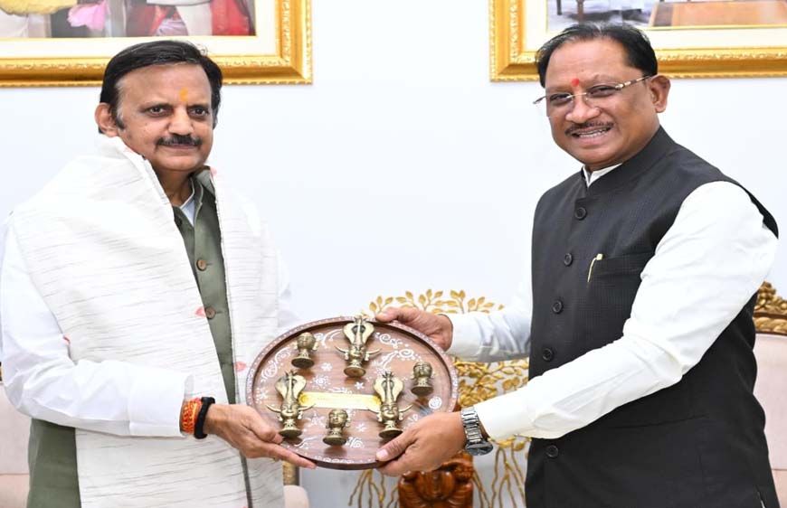 मुख्यमंत्री से मध्यप्रदेश के उपमुख्यमंत्री  राजेंद्र शुक्ला ने की सौजन्य मुलाकात