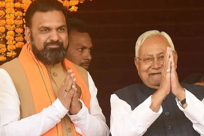 बिहार की राजनीति में हलचल: नीतीश कुमार के संकेत से नए CM पर अटकलें तेज, सम्राट के समर्थन में लगे नारे