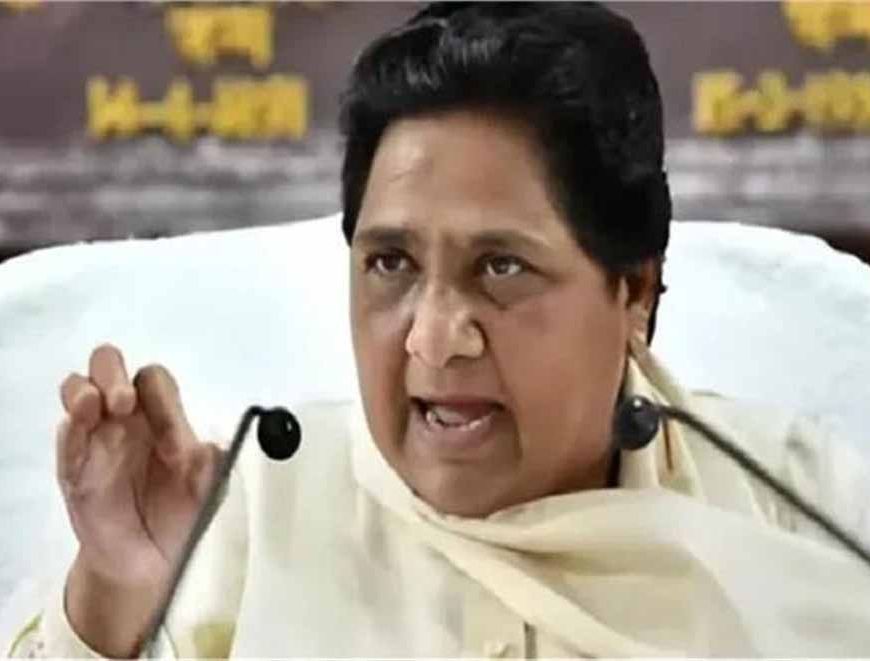 कांशीराम जयंती पर मायावती का वार: सपा-कांग्रेस पर लगाया ‘दोगले चरित्र’ का आरोप