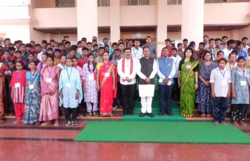 140 आत्मसमर्पित नक्सली बने विधानसभा के मेहमान, लोकतंत्र को करीब से समझा