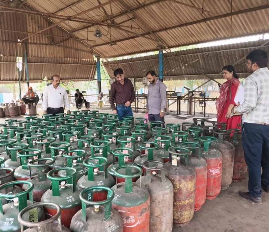 दुर्ग में बड़ा एक्शन: 599 गैस सिलेंडर जब्त, खाद्य विभाग की ताबड़तोड़ छापेमारी