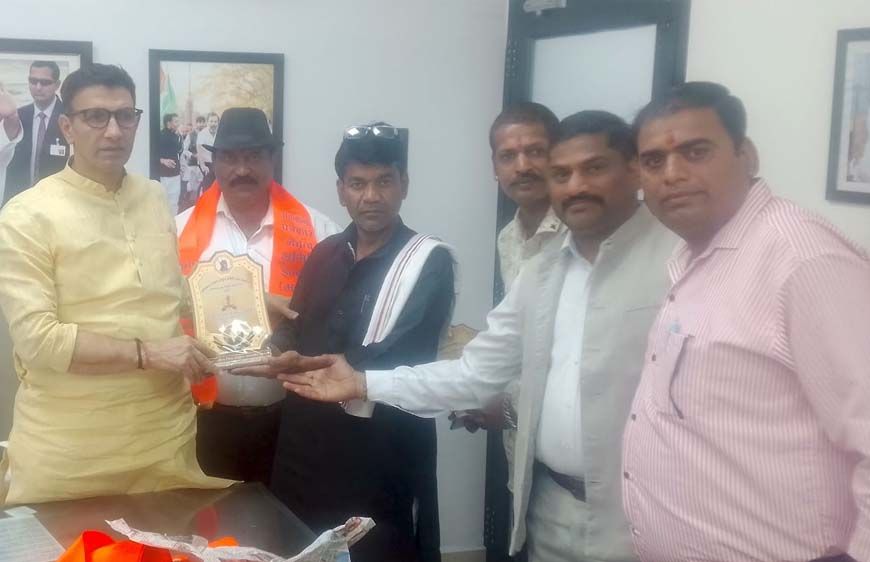 अधिमान्य पत्रकार नेतृत्व समिति के द्वारा जीतू पटवारी से की मुलाकात