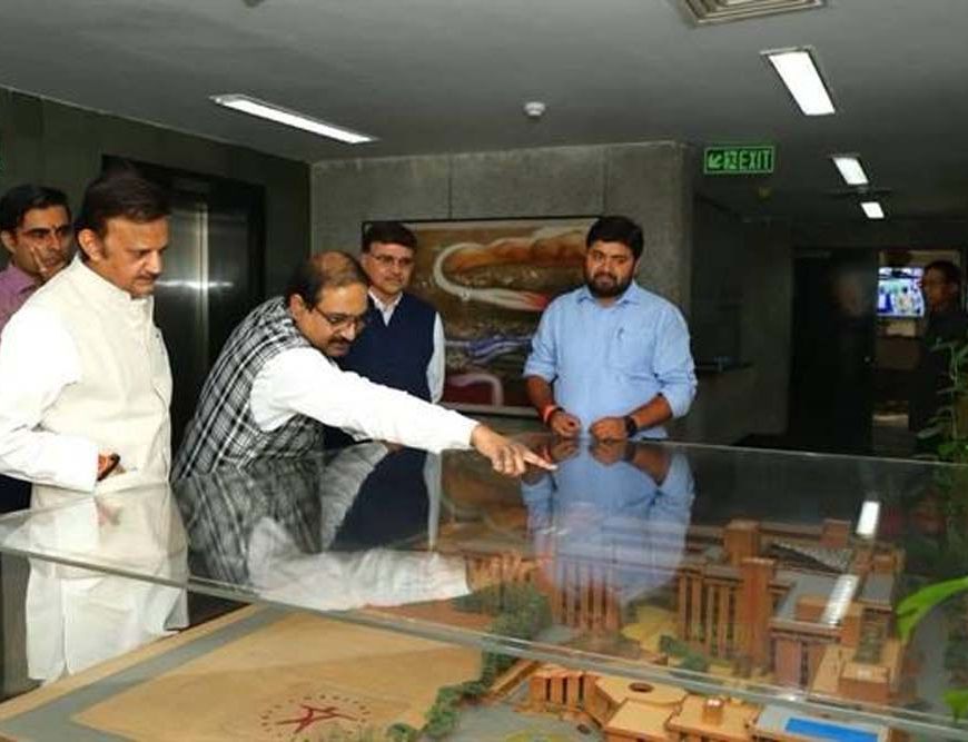 उप मुख्यमंत्री शुक्ल ने इंडियन हैबिटैट सेंटर का किया अवलोकन