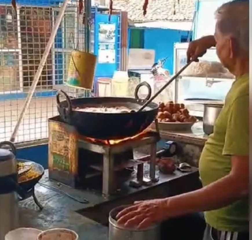 गैस संकट में अनोखा जुगाड़: सरायकेला में पुराने मोबिल से जल रही भट्टी, बन रहा गर्म नाश्ता