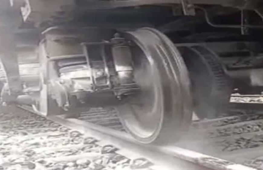 जनशताब्दी एक्सप्रेस में बड़ा खतरा टला: पहिये से उठा धुआं, यात्रियों में मचा हड़कंप