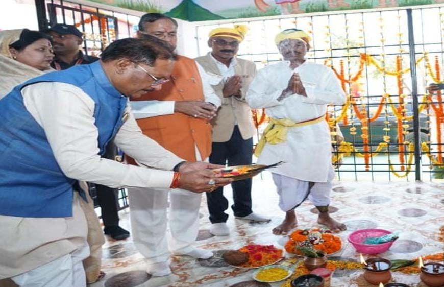 मुख्यमंत्री विष्णुदेव साय ने बड़ादेव की पूजा कर प्रदेशवासियों की सुख-समृद्धि की कामना की