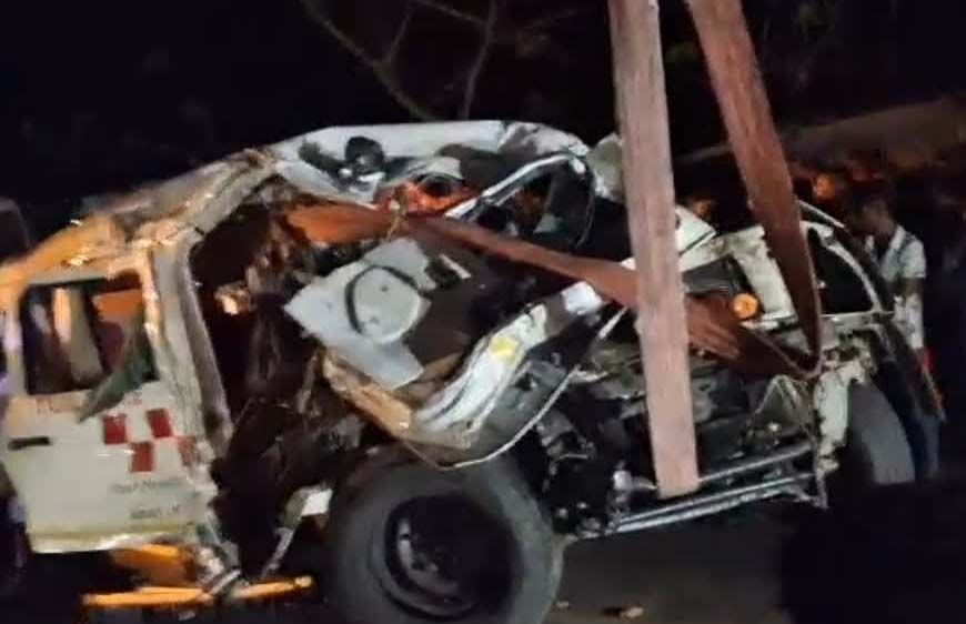 असम में एम्बुलेंस और ट्रक के बीच टक्कर, 6 लोगों की मौत, दो घायल