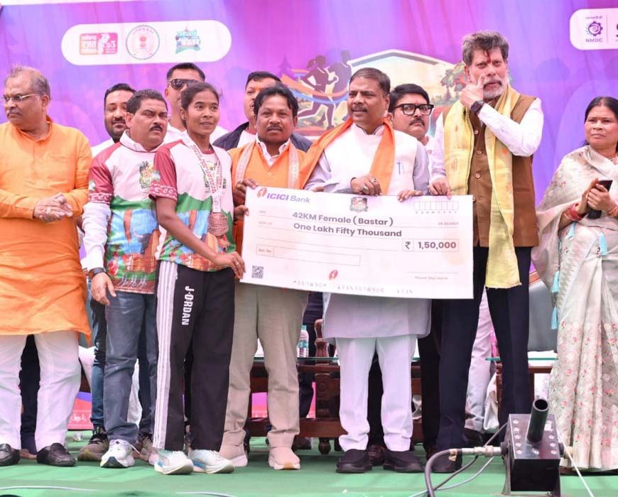 कुसुम ने दृढ़ इच्छाशक्ति और कठिन परिश्रम से बस्तर हेरिटेज मैराथन में लहराया जीत का परचम