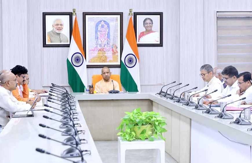 मुख्यमंत्री योगी ने की मेट्रो परियोजनाओं की समीक्षा , समयबद्ध और गुणवत्तापूर्ण कार्य के दिए निर्देश