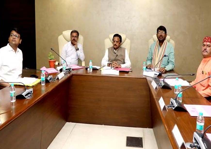 उच्च गुणवत्ता की चिकित्सा शिक्षा और चिकित्सा सेवाओं के सुदृढ़ीकरण के लिए बजट की कमी नहीं : उप मुख्यमंत्री शुक्ल