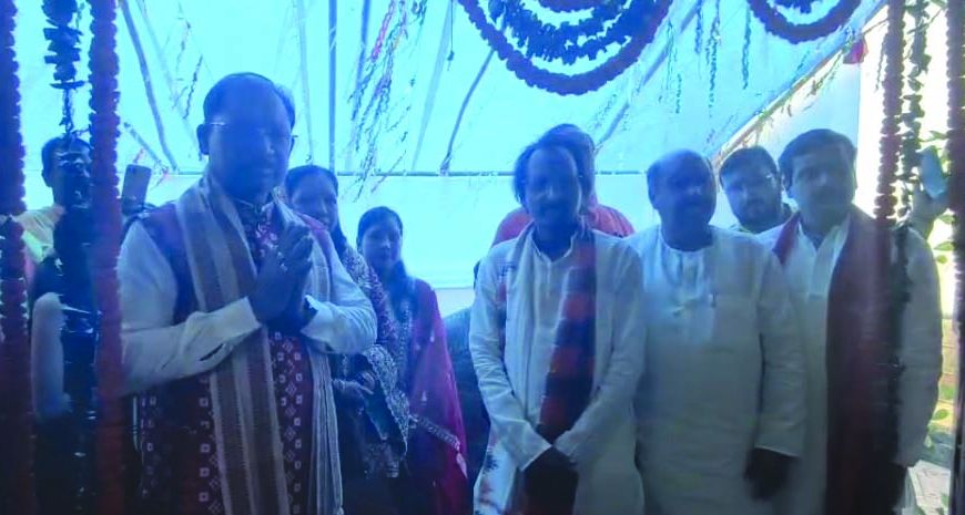 नुआपाड़ा में मुख्यमंत्री विष्णुदेव साय ने किए वैष्णो देवी मंदिर के दर्शन, परिवार संग दिखे - Saahas Samachar - Online News Portal for Daily Hindi News and Updates with weekly E-paper