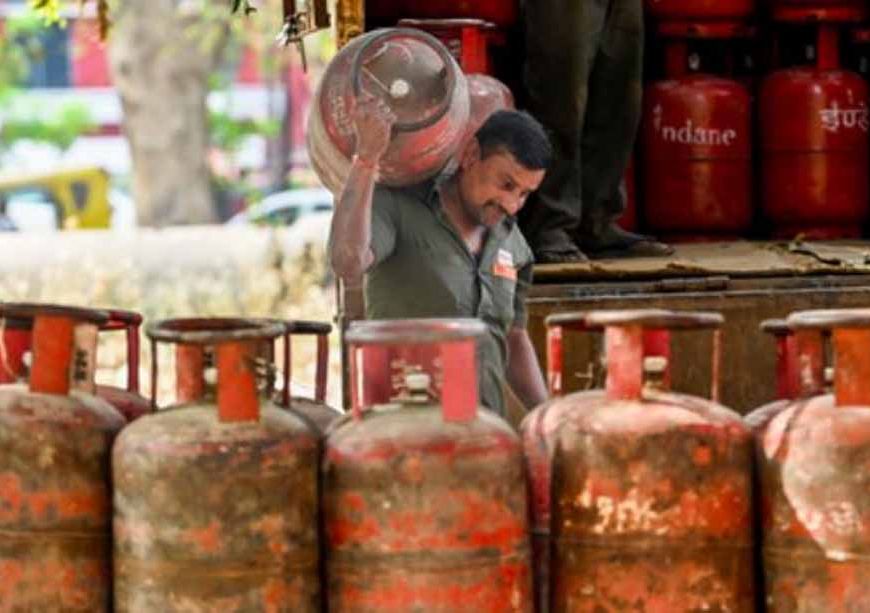 देश में गैस रिफाइनरियां फुल कैपेसिटी पर, 18,700 टन कमर्शियल LPG सप्लाई से बढ़ी राहत