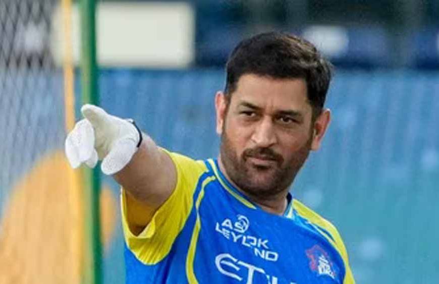 धोनी का इम्पैक्ट रोल बना विवाद, आकाश चोपड़ा बोले – ‘ऐसा खेलना है तो मत खेलो’