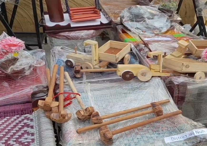 यमुनानगर जेल में कैदी बना रहे सोफा-कुर्सी और बेड, फ्लिपकार्ट पर होगी ऑनलाइन सेल, बढ़ेगी आमदनी