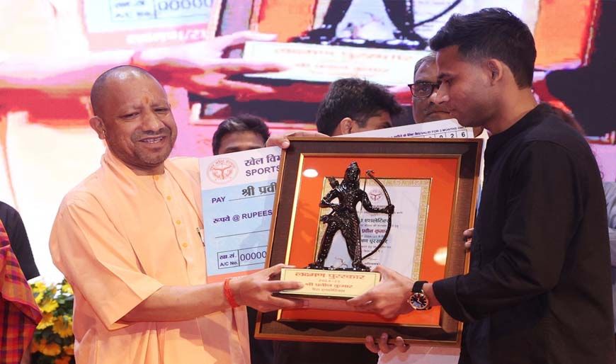 यूपी का मान बढ़ाने वाले खिलाड़ियों को सम्मानित किया मुख्यमंत्री योगी आदित्यनाथ ने