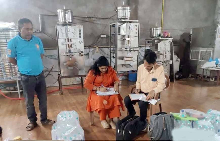 दुर्ग में खाद्य विभाग का एक्शन: पानी और जूस फैक्ट्रियों पर छापा, बड़ी जब्ती