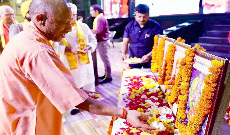 लखनऊ में आयोजित गुरु गोरखनाथ स्वास्थ्य सेवा यात्रा के कार्यकर्ताओं के सम्मान समारोह में सम्मिलित हुए मुख्यमंत्री