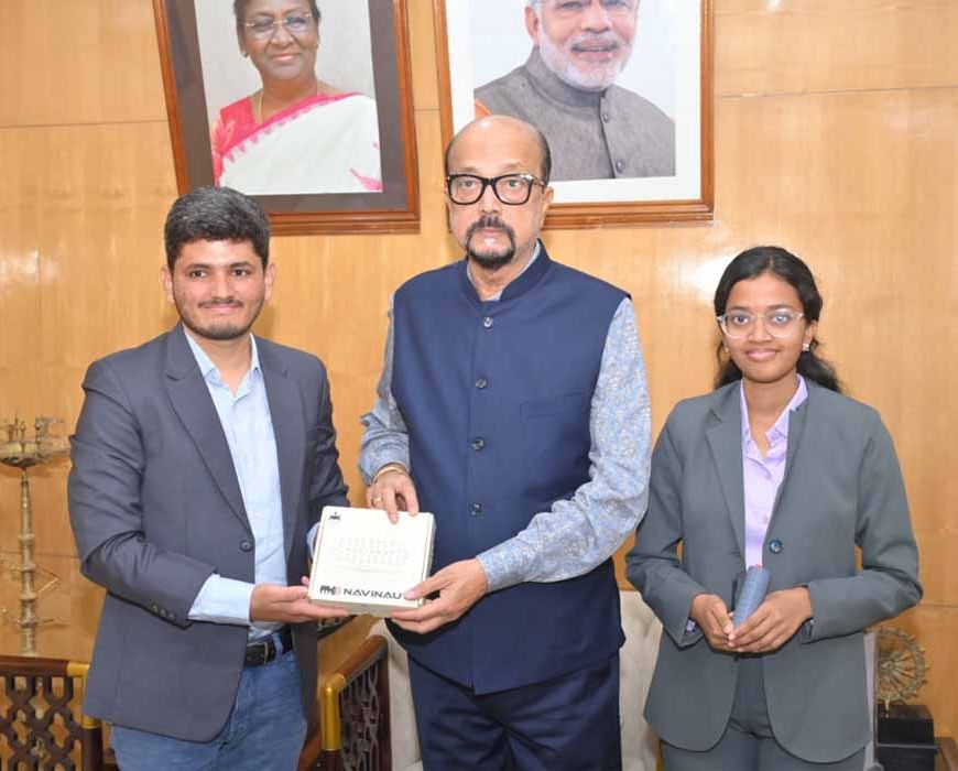 राज्यपाल  डेका से यूनीसेफ के इमेजिन वेंचर के प्रथम भारतीय पुरस्कार विजेता ने की सौजन्य भें