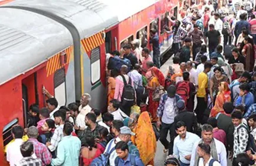 3 मिनट में 300 वेटिंग, 10 मिनट में फुल! इन ट्रेनों में टिकट के लिए मची जबरदस्त होड़
