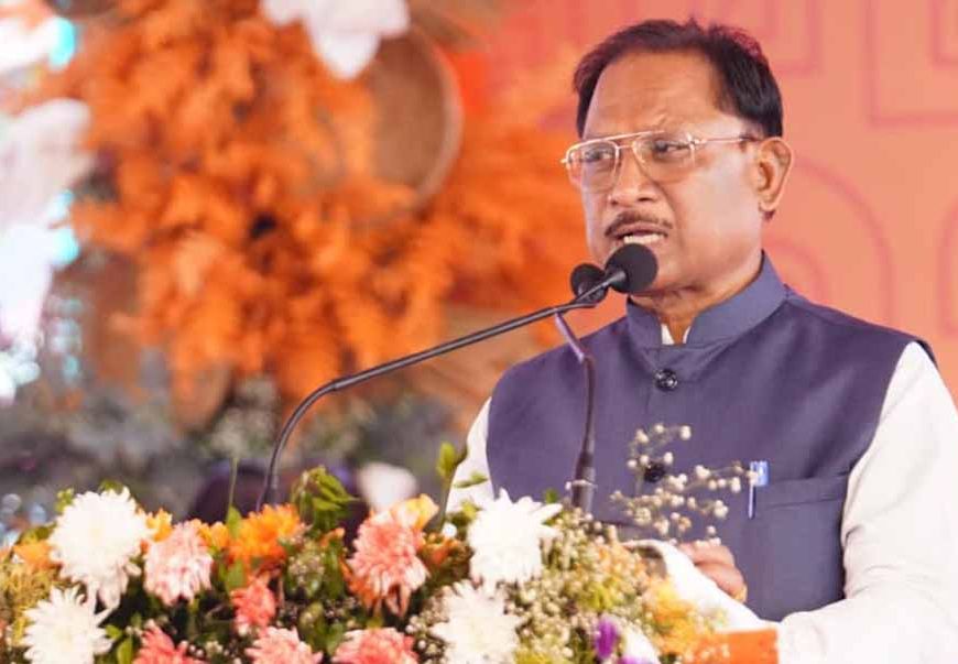 लाल आतंक पर निर्णायक प्रहार: बस्तर में हार्डकोर नक्सली कमांडर पापाराव सहित कुल 18 माओवादियों का आत्मसमर्पण