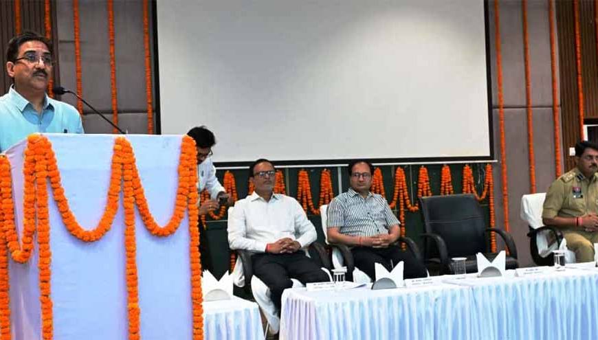 श्रमिकों की सुरक्षा सुनिश्चित करना उद्योगों की जिम्मेदारी: संभागायुक्त