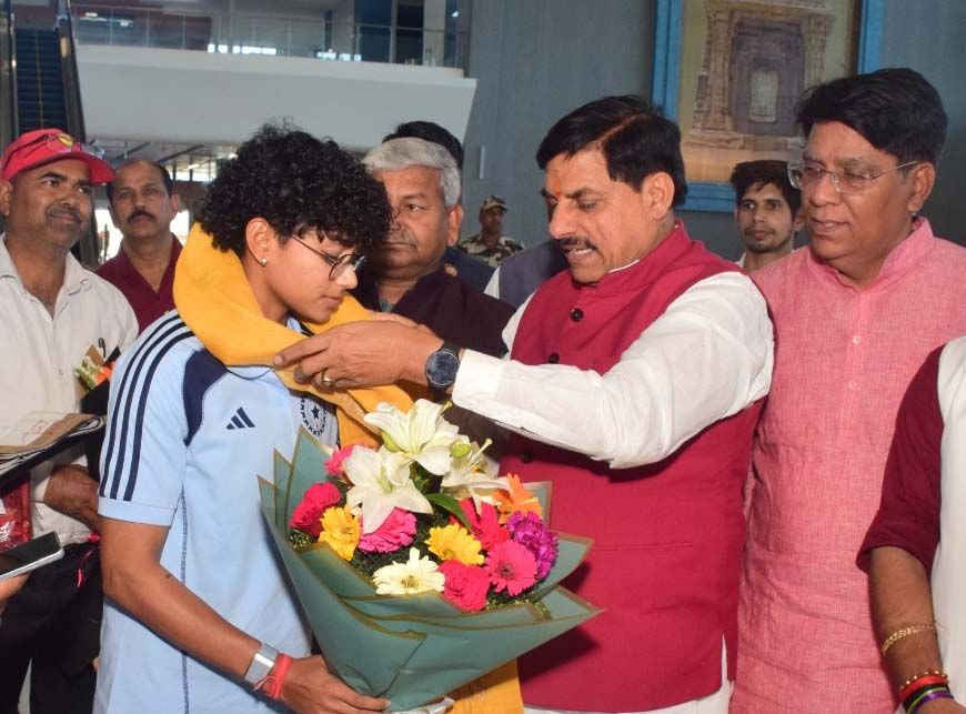 MP की बेटी अनुष्का बनीं टीम इंडिया की शान, CM मोहन यादव और कलेक्टर ने दी बधाई