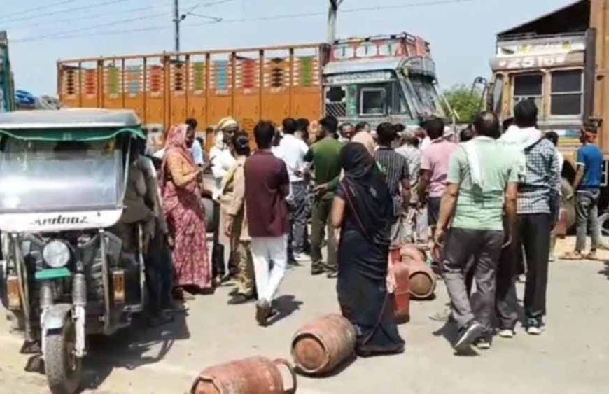 गैस नहीं तो सड़क जाम! मुरैना में LPG की किल्लत पर लोगों का उग्र प्रदर्शन