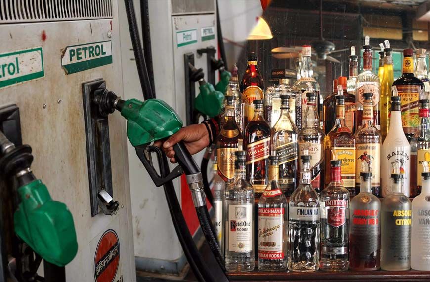 अब पेट्रोल पंप पर भी इस शहर में मिलेगी शराब, नई एक्साइज पॉलिसी को मिली मंजूरी