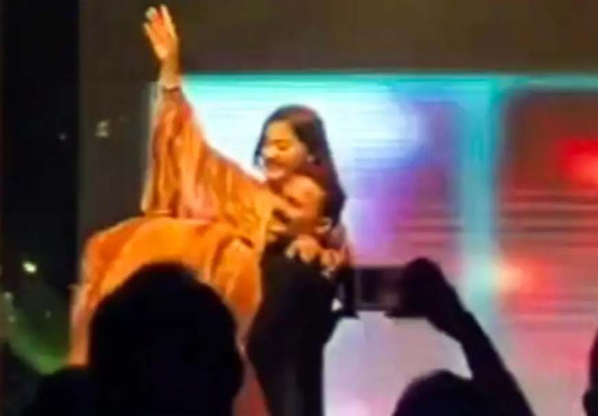 IPS केके बिश्नोई ने रिंग सेरेमनी में ASP अंशिका को गोदी में उठाया, प्यार करेगी गाने पर डांस से जीता दिल