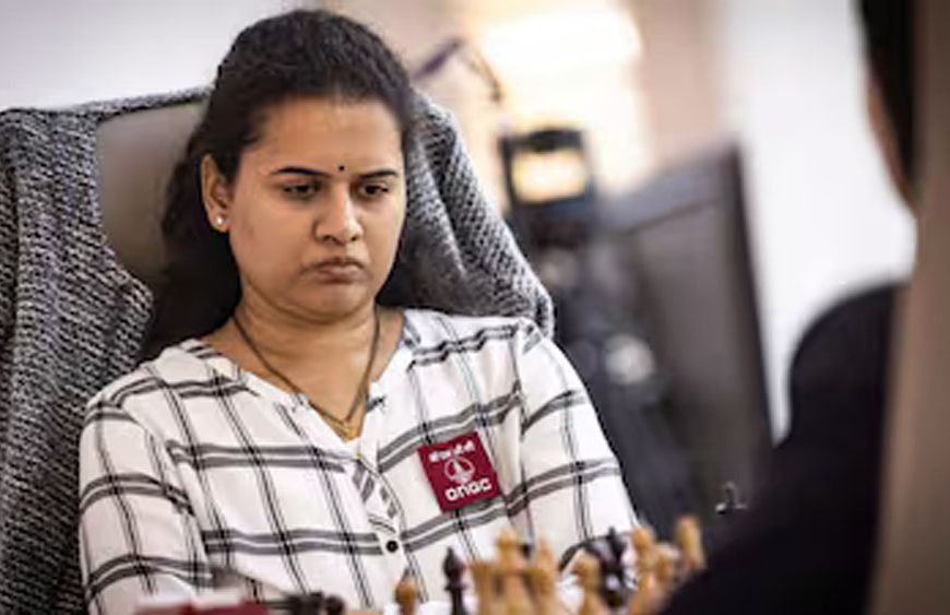 कोनेरू हम्पी का बड़ा फैसला: सुरक्षा कारणों से कैंडिडेट्स टूर्नामेंट से हटीं, 10 लाख के जुर्माने का खतरा