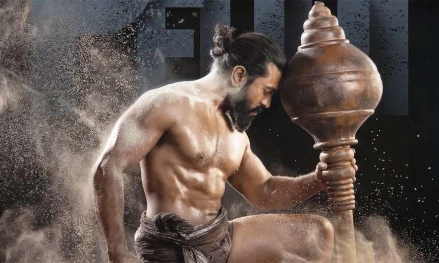 राम चरण के बर्थडे पर ‘पेड्डी पहलवान’ लुक का धमाका