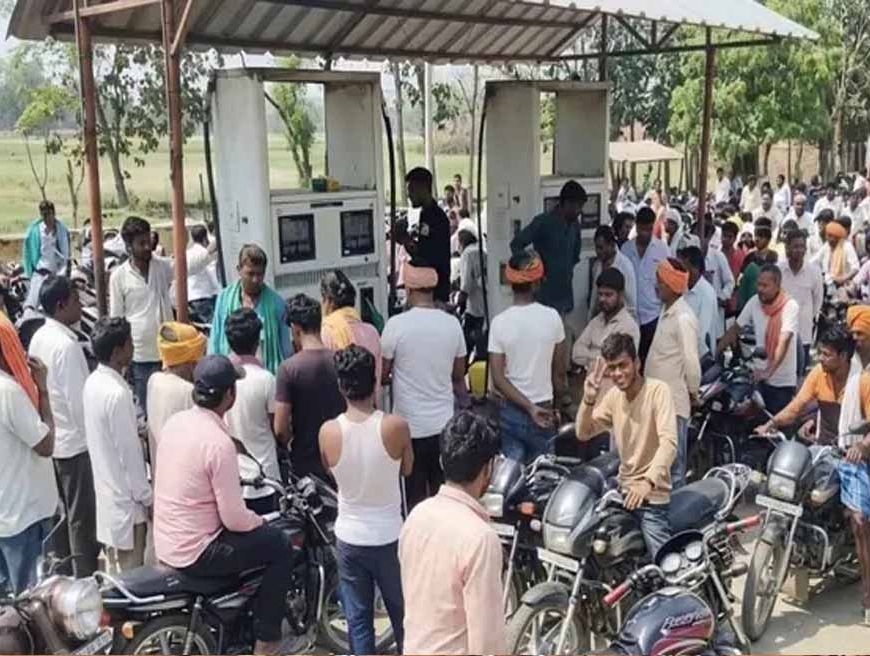 अफवाह से मचा हड़कंप: पंजाब में पेट्रोल-डीजल के लिए पंपों पर उमड़ी भीड़, कई जगह स्टॉक खत्म