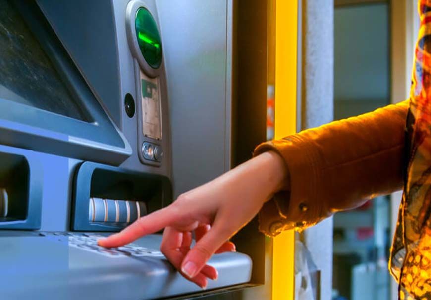 ATM Rule Change: 1 अप्रैल से ATM से पैसे निकालना होगा महंगा, बदल रहे हैं ये अहम नियम