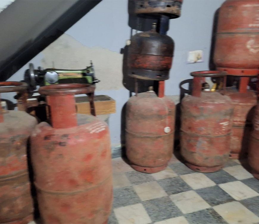 महेंद्रगढ़ के गांव पाली में सीएम फ्लाइंग का छापा: भारी मात्रा में अवैध एलपीजी सिलिंडर बरामद