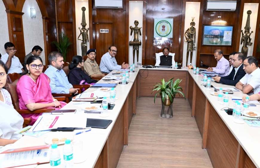 पश्चिम एशिया की परिस्थितियों पर मुख्यमंत्री की उच्चस्तरीय समीक्षा: वीडियो कॉन्फ्रेंसिंग के माध्यम से कमिश्नर, आईजी और कलेक्टरों को दिए निर्देश