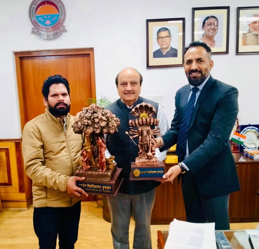 ललित कला विभाग ने बनाई भगवान कृष्ण के विराट रूप और गीता उपदेश  की भव्य मूर्तियां