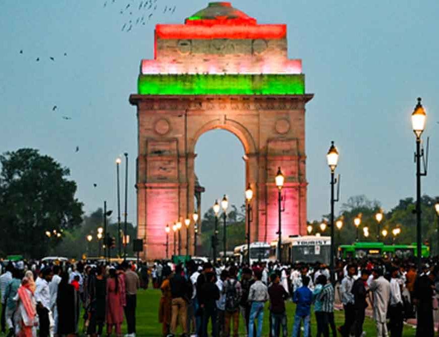 इंडिया गेट-कर्तव्य पथ पर सख्ती बढ़ी, रेड लाइट कैमरों से कटेंगे चालान