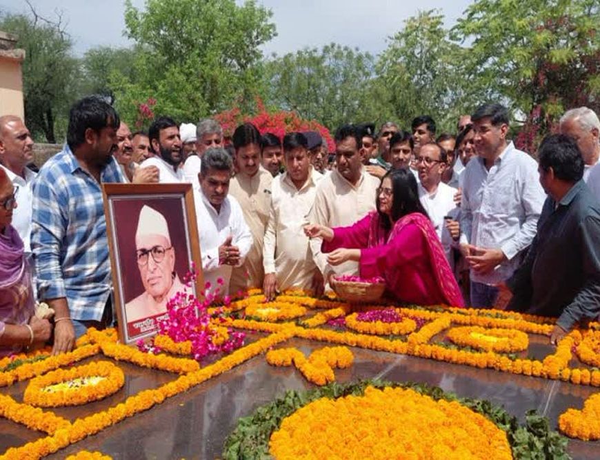 सिंचाई मंत्री श्रुति चौधरी ने गोलागढ़ में आधुनिक हरियाणा के निर्माता चौधरी बंसीलाल को दी पुष्पांजलि