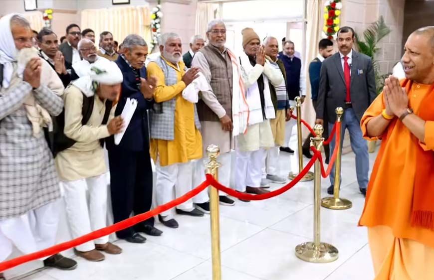 जेवर की गलियों में गूंजा मुख्यमंत्री योगी आदित्यनाथ पर लिखा गया गीत