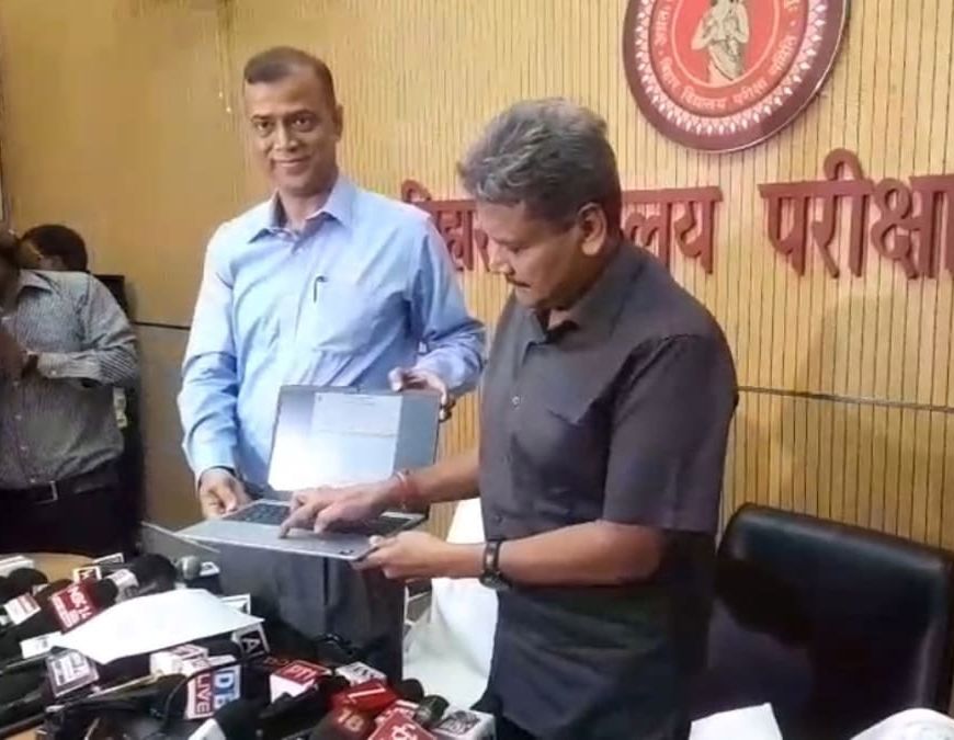 बिहार बोर्ड मैट्रिक का रिजल्ट घोषित दो बेटियों ने 492 अंक पाकर किया स्टेट टॉप