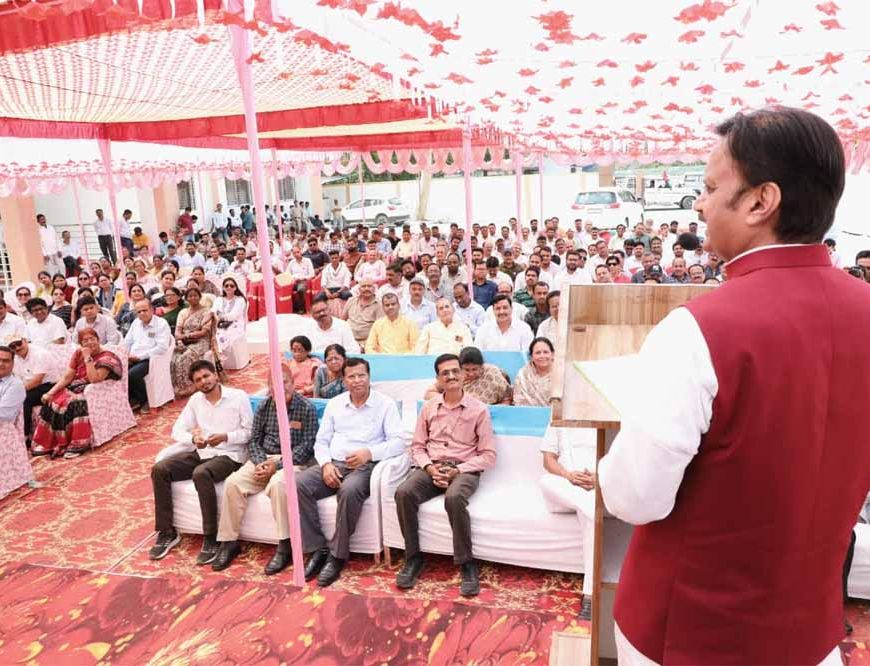 अधोसंरचना विकास के साथ शिक्षा में गुणात्मक विकास आवश्यक - उप मुख्यमंत्री शुक्ल