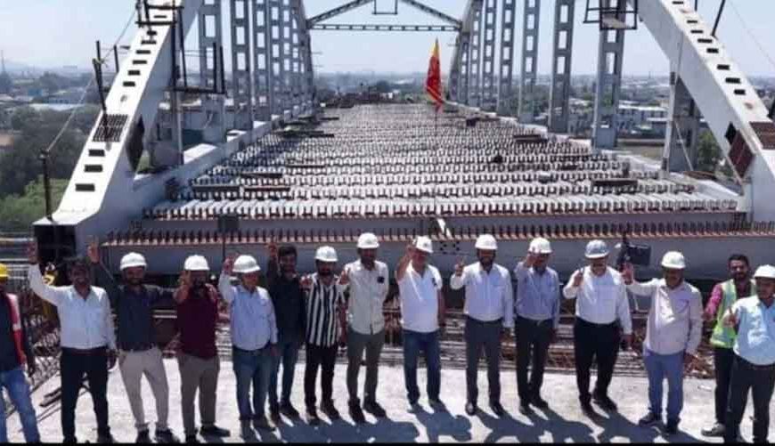 इंदौर में डबल डेकर फ्लाईओवर निर्माण ने पकड़ी रफ्तार, 400 टन ‘बो स्ट्रिंग’ हवा में असेंबल