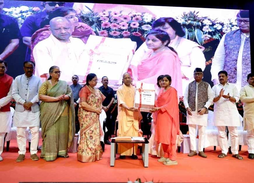 इस साल आंगनवाड़ी में 5 हजार कार्यकत्रियों व 60 हजार सहायिकाओं की भर्ती का लक्ष्य: सीएम योगी