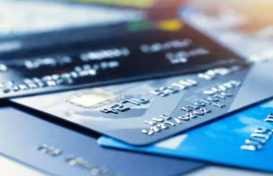 Credit Card Rule Change: 1 अप्रैल से होंगे बड़े बदलाव, जानें क्या-क्या बदलेगा अगर आप भी करते हैं क्रेडिट कार्ड का इस्तेमाल