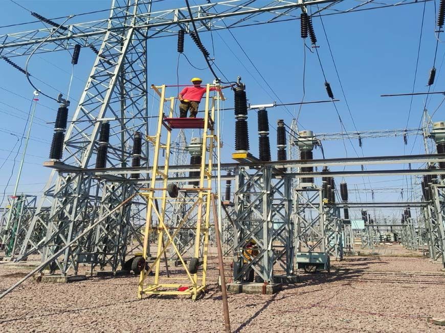 सब-स्टेशन मेंटेनेंस के लिए 36 फीट ऊँचाई का मैन लिफ्टर इन-हाउस डिज़ाइन एवं निर्माण