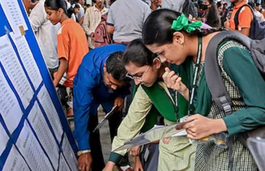 RBSE 12वीं बोर्ड का परिणाम घोषित, नव्या मीणा और नरपत 99.6% अंकों के साथ बने प्रदेश टॉपर